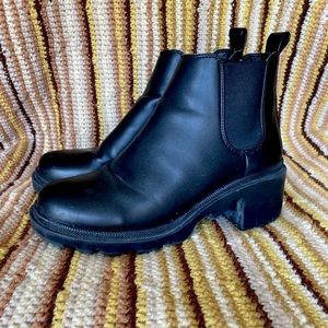 Steve Madden Hadlee Lug Sole Chelsea Boots